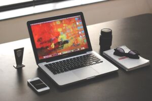 Choosing a new laptop: Key factors to consider.