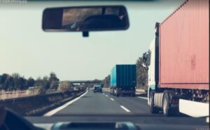 7 Benefits of a Career in Truck Driving