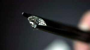 How do Lab-Grown Diamonds Offered By Rare Carat Compare with Traditional Diamonds?