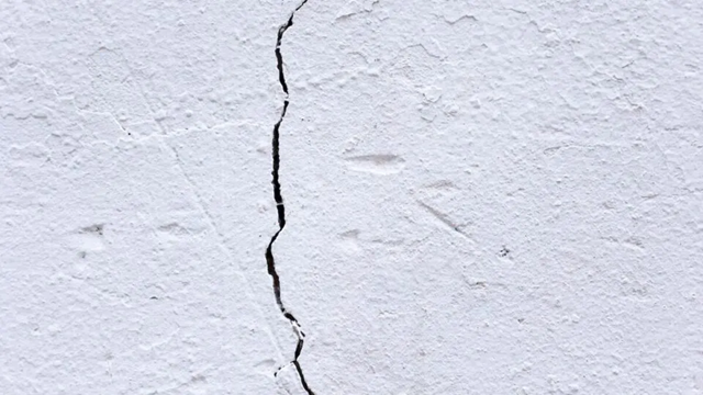 How to Deal with Wall Cracks in a Rental Property (And When to Call a Pro)